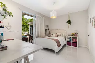 1604 Victoria Pointe Ln, Weston, FL 33327 - Photo 29