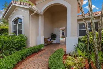 1604 Victoria Pointe Ln, Weston, FL 33327 - Photo 1