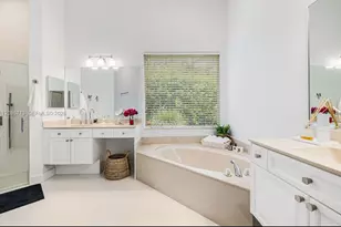 1604 Victoria Pointe Ln, Weston, FL 33327 - Photo 25