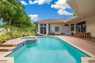 1604 Victoria Pointe Ln, Weston, FL 33327 - Photo 5