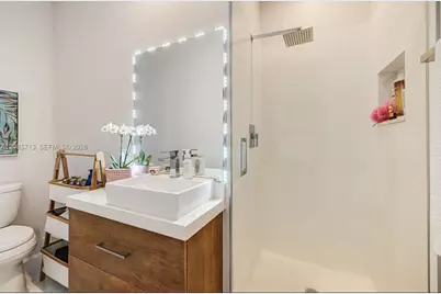 1604 Victoria Pointe Ln, Weston, FL 33327 - Photo 31