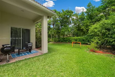 1604 Victoria Pointe Ln, Weston, FL 33327 - Photo 39