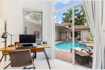 1604 Victoria Pointe Ln, Weston, FL 33327 - Photo 23