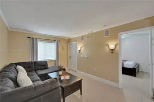 2298 NW 78th Ave, Pembroke Pines, FL 33024 - Photo 9