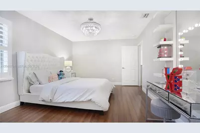 1606 Victoria Pointe Cir, Weston, FL 33327 - Photo 27