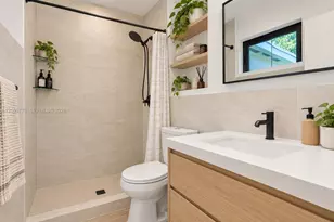 1126 E Hawthorne Cir, Hollywood, FL 33021 - Photo 25