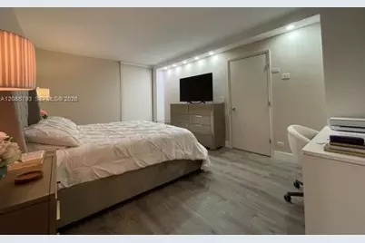 3625 N Country Club Dr #704, Aventura, FL 33180 - Photo 15