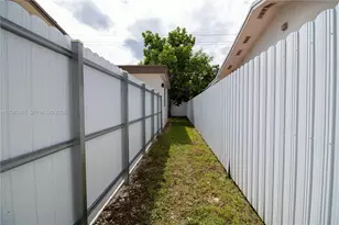 19720 SW 116th Ave, Miami, FL 33157 - Photo 11