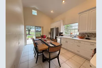 30 Windsor Ln #30, Palm Beach Gardens, FL 33418 - Photo 3