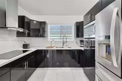 9365 SW 44th St, Miami, FL 33165 - Photo 9