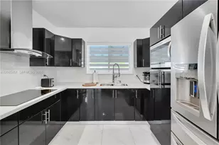 9365 SW 44th St, Miami, FL 33165 - Photo 9