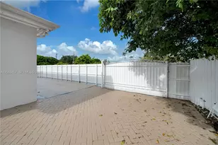 9365 SW 44th St, Miami, FL 33165 - Photo 43