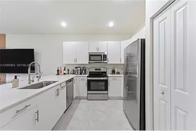 11467 W 34th Ct, Hialeah, FL 33018 - Photo 9