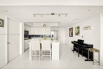 92 SW 3rd St #2004, Miami, FL 33130 - Photo 5