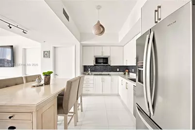 92 SW 3rd St #2004, Miami, FL 33130 - Photo 3