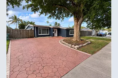 6541 SW 5th St, Pembroke Pines, FL 33023 - Photo 1