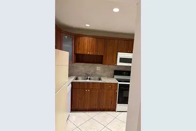 8040 N Colony Cir N #304, Tamarac, FL 33321 - Photo 3