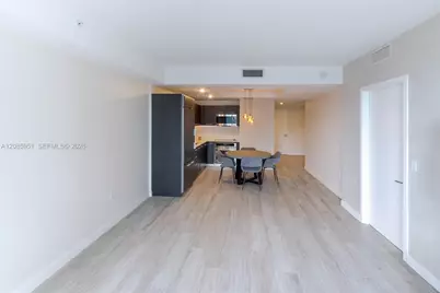 45 SW 9th St #3105, Miami, FL 33130 - Photo 5