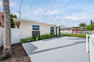 1028 NW 24th St, Miami, FL 33127 - Photo 3