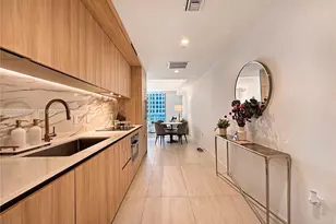 77 SE 5th St, Miami, FL 33131 - Photo 9