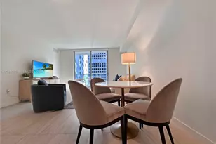 77 SE 5th St, Miami, FL 33131 - Photo 13