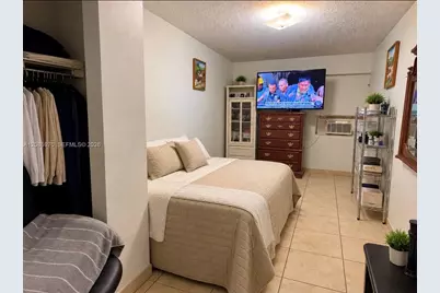 1010 E 8th Ct, Hialeah, FL 33010 - Photo 7