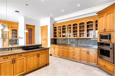 19420 W Saint Andrews Dr, Hialeah, FL 33015 - Photo 21