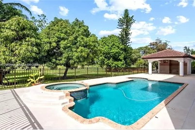 19420 W Saint Andrews Dr, Hialeah, FL 33015 - Photo 59