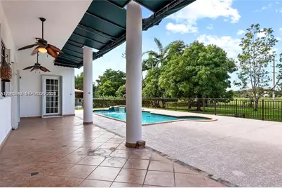 19420 W Saint Andrews Dr, Hialeah, FL 33015 - Photo 55