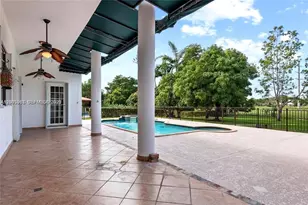 19420 W St Andrews Dr, Hialeah, FL 33015 - Photo 55