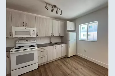1550 NW 1st Ct #2, Miami, FL 33136 - Photo 3