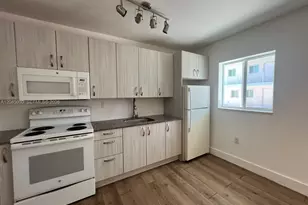 1550 NW 1st Ct, Miami, FL 33136 - Photo 3