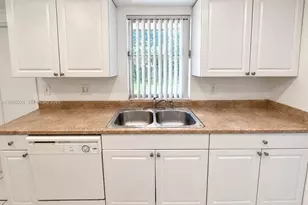 7804 NW 73rd Terrace, Tamarac, FL 33321 - Photo 9