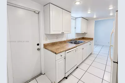 7804 NW 73rd Ter, Tamarac, FL 33321 - Photo 11