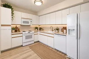 555 Oaks Ln, Pompano Beach, FL 33069 - Photo 11