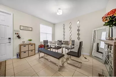 10657 W 32nd Ln, Hialeah, FL 33018 - Photo 7