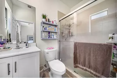 10657 W 32nd Ln, Hialeah, FL 33018 - Photo 31