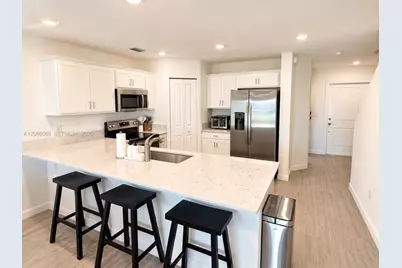 5013 Woods Edge Cir, Riviera Beach, FL 33410 - Photo 5