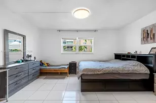 319 NE 14th Ave, Hallandale Beach, FL 33009 - Photo 7