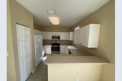 992 NE 41st Pl, Homestead, FL 33033 - Photo 3