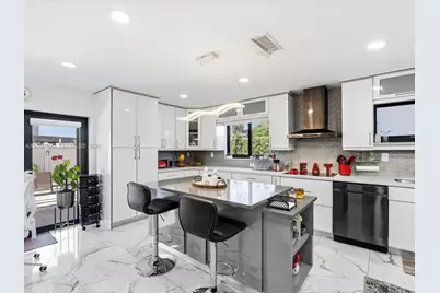 9152 SW 6th St, Miami, FL 33174 - Photo 11