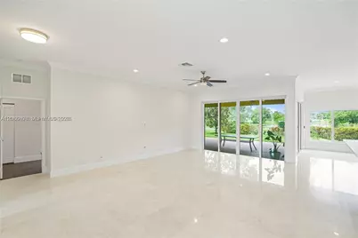 720 W Cypress Pointe Dr W, Pembroke Pines, FL 33027 - Photo 9
