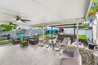 2934 NW 96th St, Miami, FL 33147 - Photo 5