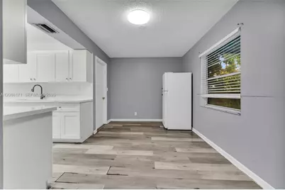 608 SW 76th Ter, North Lauderdale, FL 33068 - Photo 7