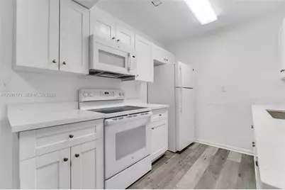 608 SW 76th Ter, North Lauderdale, FL 33068 - Photo 9