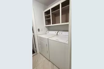 19109 E Lake Dr, Hialeah, FL 33015 - Photo 21