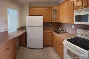 1325 W 68th St, Hialeah, FL 33014 - Photo 13