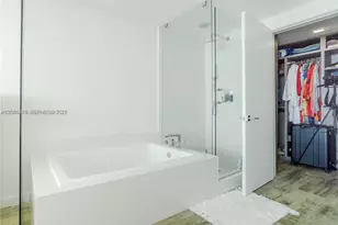 650 NE 32nd St, Miami, FL 33137 - Photo 9