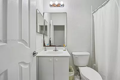 8175 NW 114th Pl, Doral, FL 33178 - Photo 35