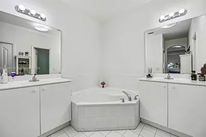 8175 NW 114th Pl, Doral, FL 33178 - Photo 31